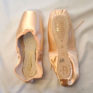 Freed of London Spade Maker